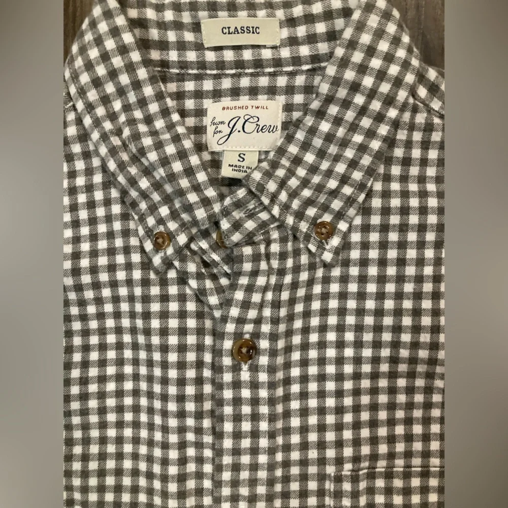 J. Crew Classic Brushed Twill Men’s‎ Small Button Down